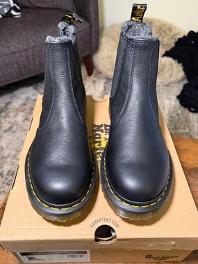 DR. MARTENS 2976 GRIZZLY FLEECE LINED CHELSEA BOOTS